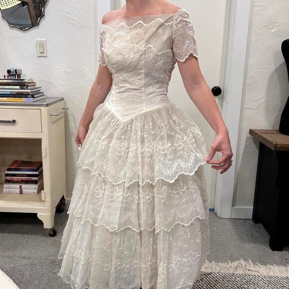 Women's XXS Gown White Nylon Chiffon Tiered Full Skirted Vintage 1960s Bridal - Picture 2 of 4